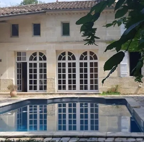 Buisson Et D'hote Bed and Breakfast 3*